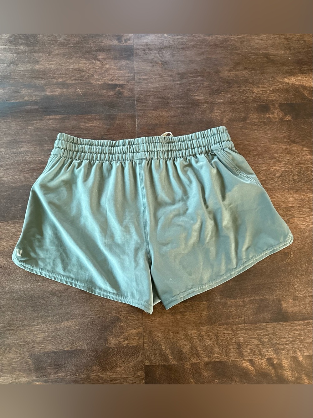 Vuori Clementine 2.0 Shorts Sage Green Athletic Drawstring 2-2.5” inseam - Picture 2 of 7